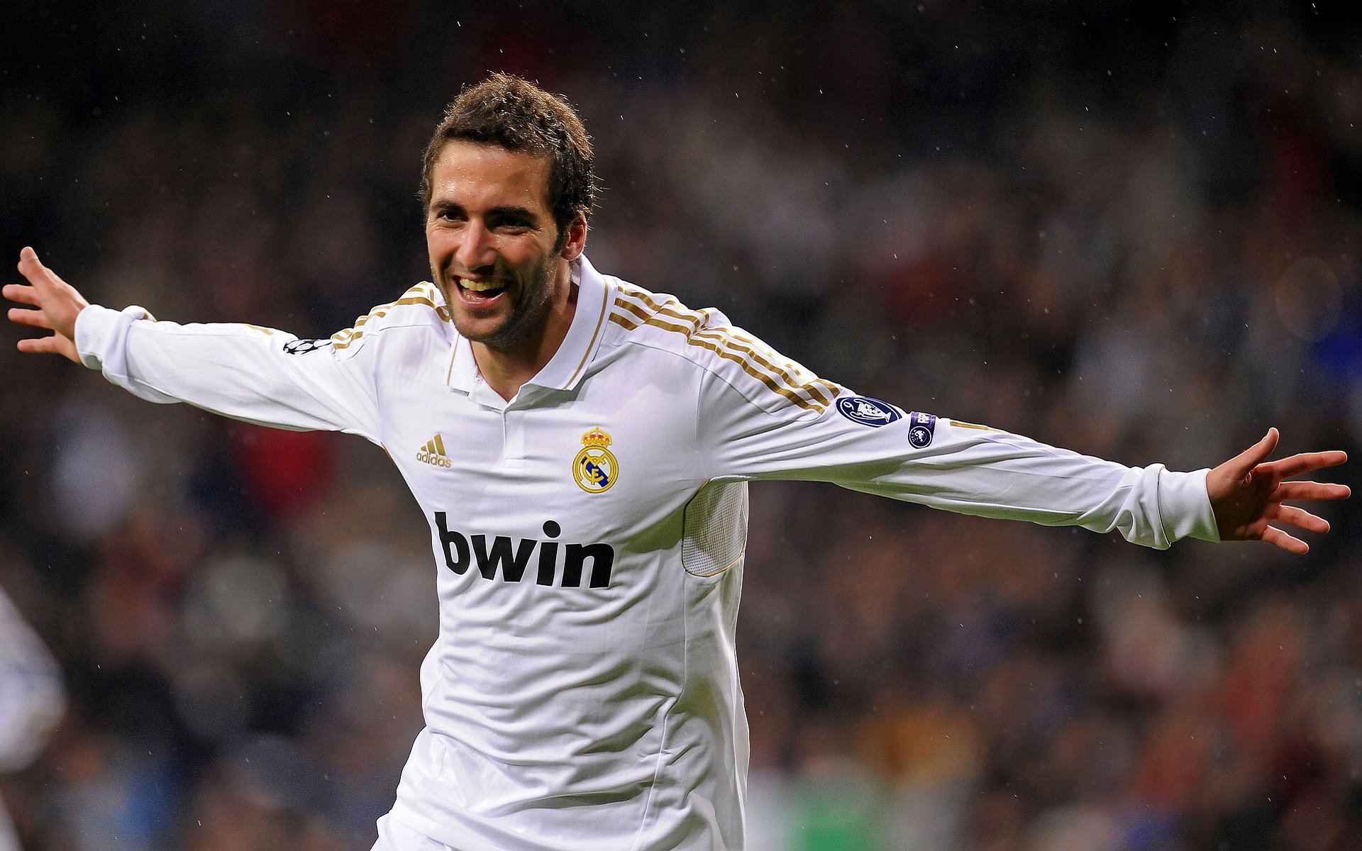 _场外热闻：运动员新恋情曝光引发热议_，运动员与明星的恋情都有谁